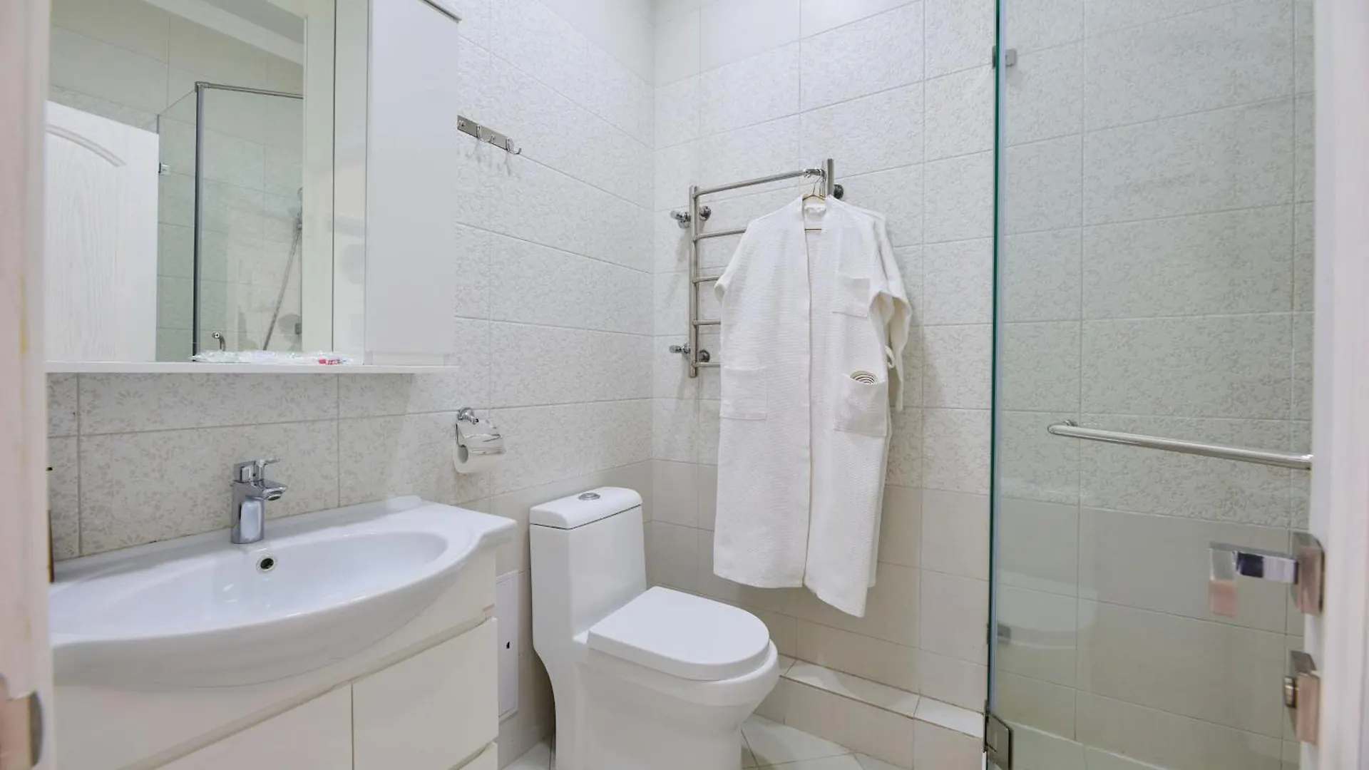 Стильные Апартаменты На Двоих, С Потрясающим Видом На Город Almaty Apartment